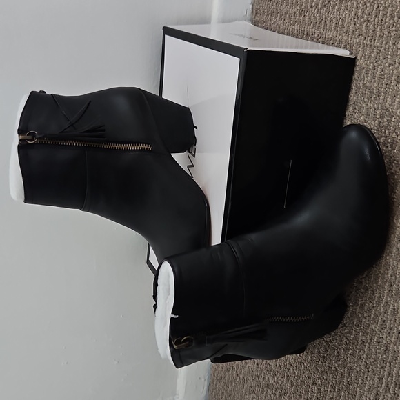 NINE WEST Black Leather Booties Size 7 - Picture 1 of 12